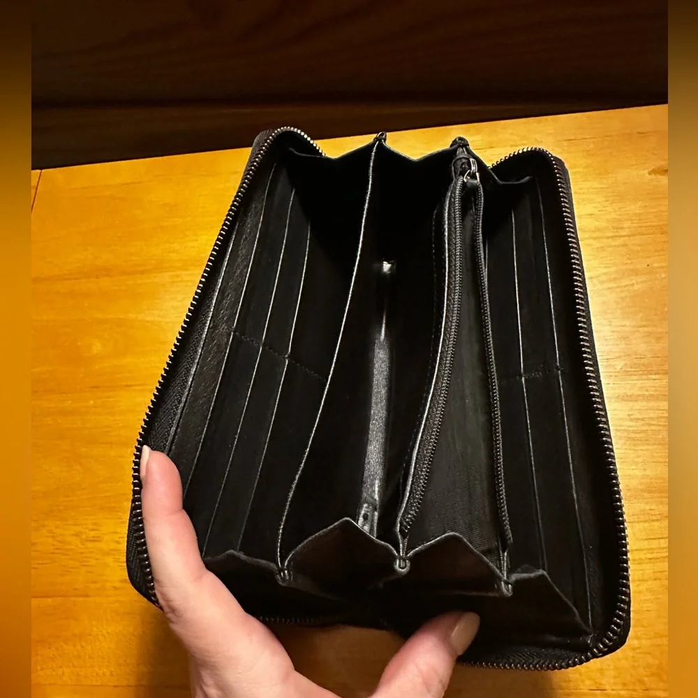 Gucci Black Embossed Leather Long Zip Wallet - Picture 9 of 9